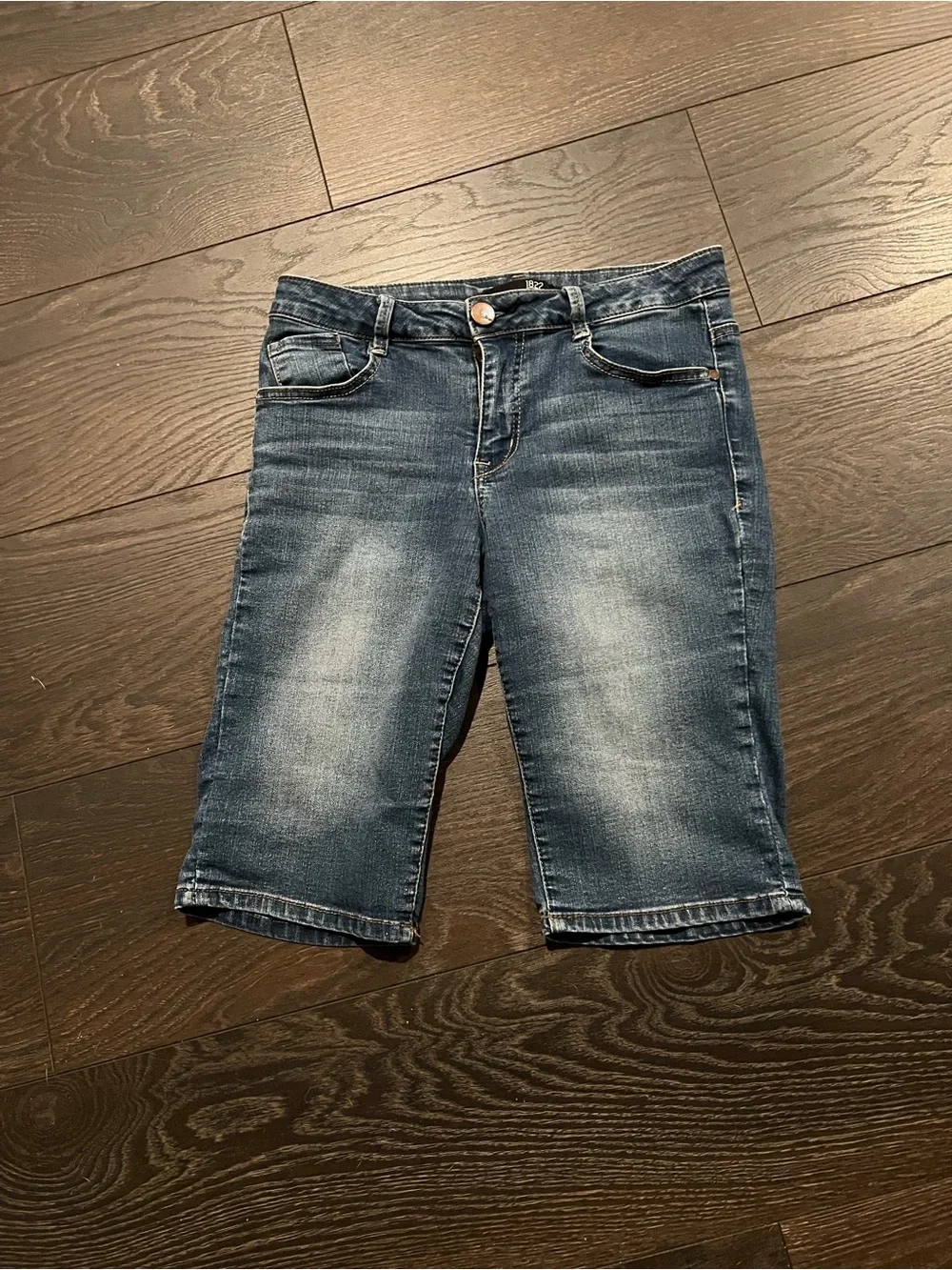 1822 Denim Women's Mid-Length Denim Bermuda Jorts Shorts in Blue SZ 6